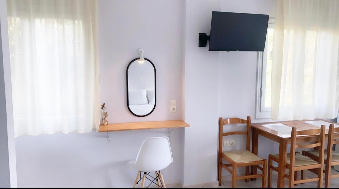 Ilias Apartments Finikounda Exterior foto